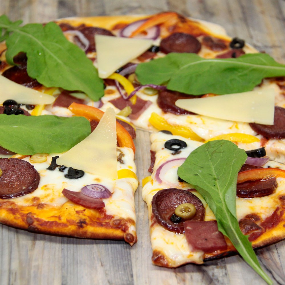 Buse Terim İtalyan usulü ev yapımı pizza