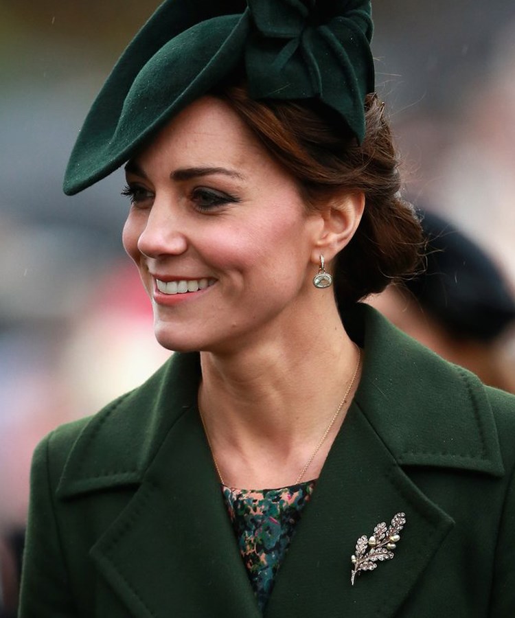 Kate Middleton'ın göz alıcı takıları