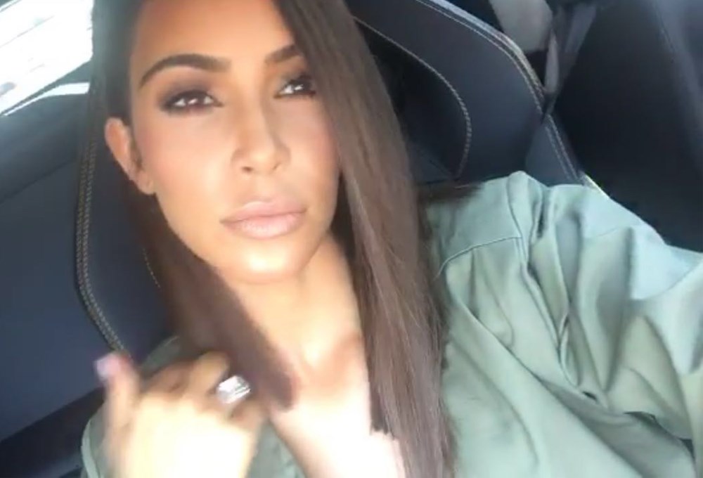 Kim Kardashian da lob kesim modasına uyum sağladı