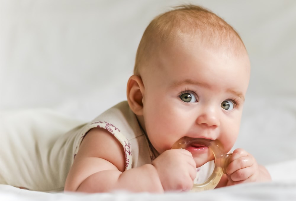 Bebeğinizin dişleri çıkarken sizi neler bekler?