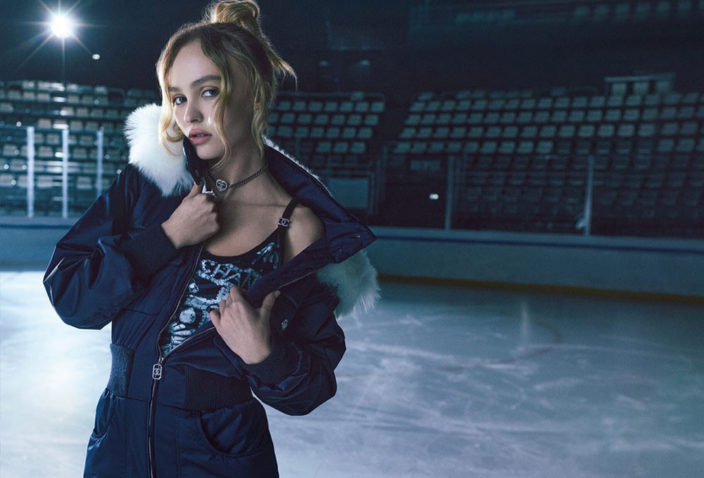 Lily-Rose Depp, içindeki buz patencisini Chanel için ortaya çıkarıyor