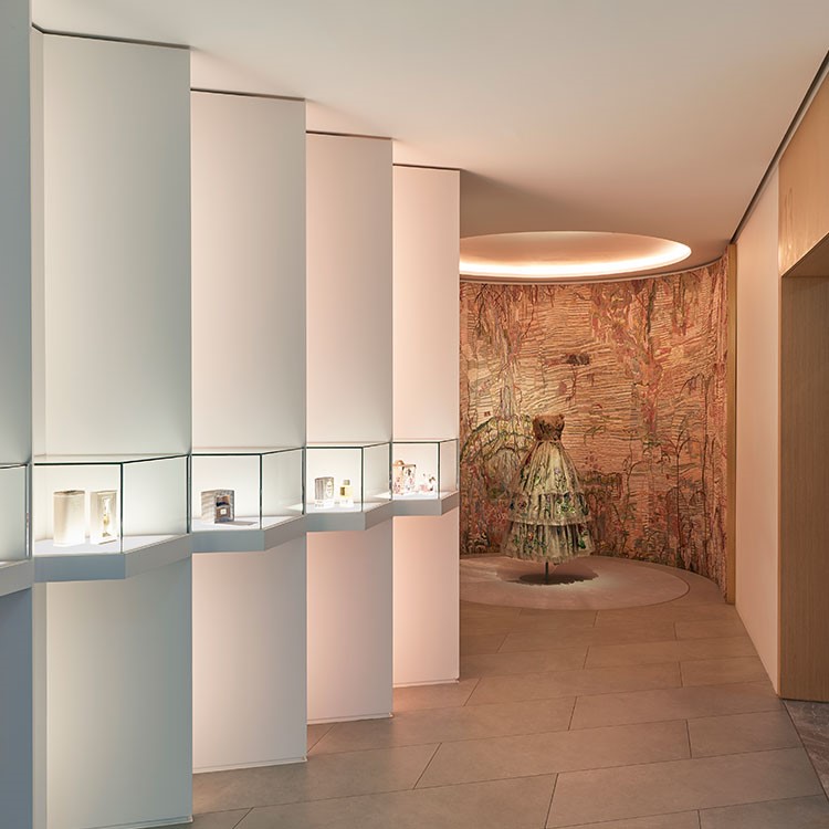 Galerie Dior’da kadın sanatını vurgulayan yepyeni bir sergi