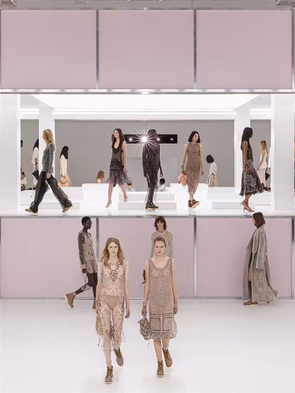 Fendi, 100. yılını Milano Moda Haftası'nda sunacağı defileyle kutlayacak