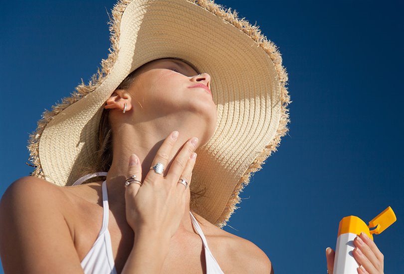 Yaz aylarında cildimizi tehdit eden 8 önemli hata