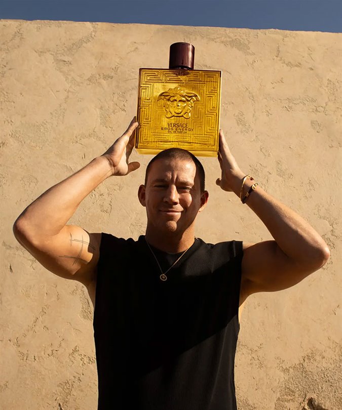 Ünlü oyuncu Channing Tatum, Versace Eros Parfüm kampanyasının yüzü oldu