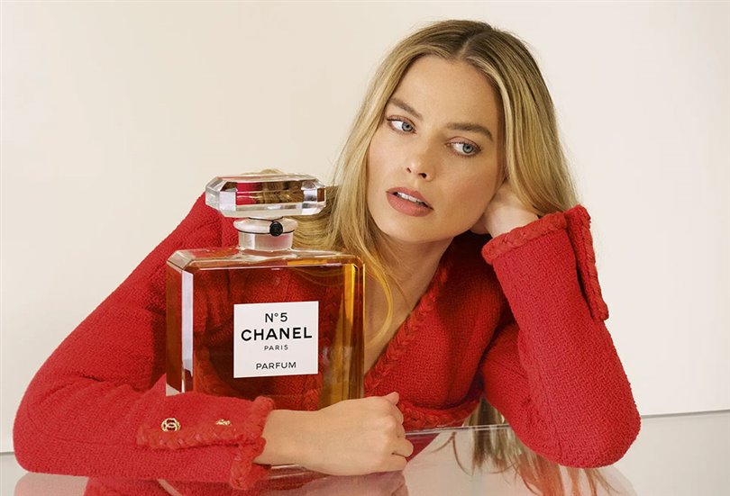 Margot Robbie, Chanel No.5’ın yeni yüzü oldu