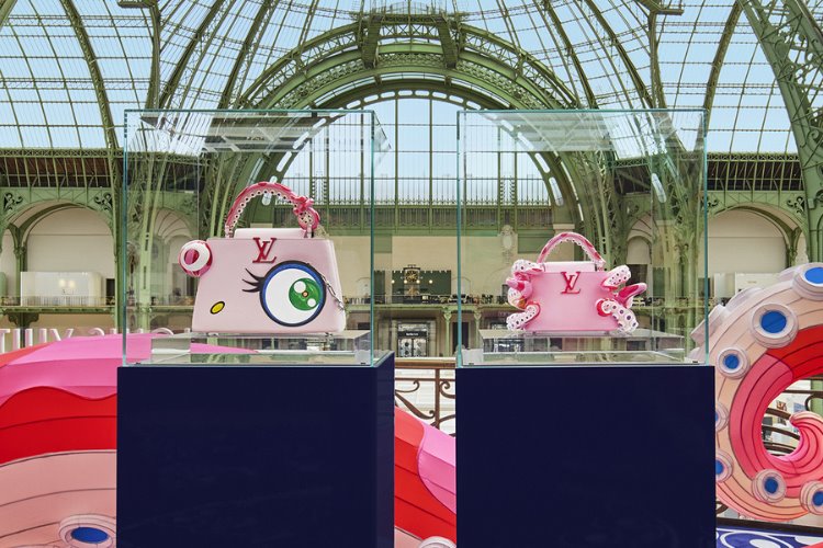 Louis Vuitton, Takashi Murakami imzası taşıyan yeni Artycapucines koleksiyonunu Art Basel Paris’te sergiliyor