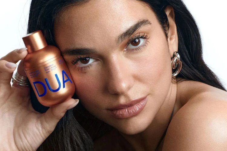 Dua Lipa, Augustinus Bader ile cilt bakımına adım atıyor