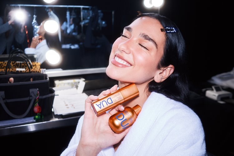 Dua Lipa, Augustinus Bader ile cilt bakımına adım atıyor
