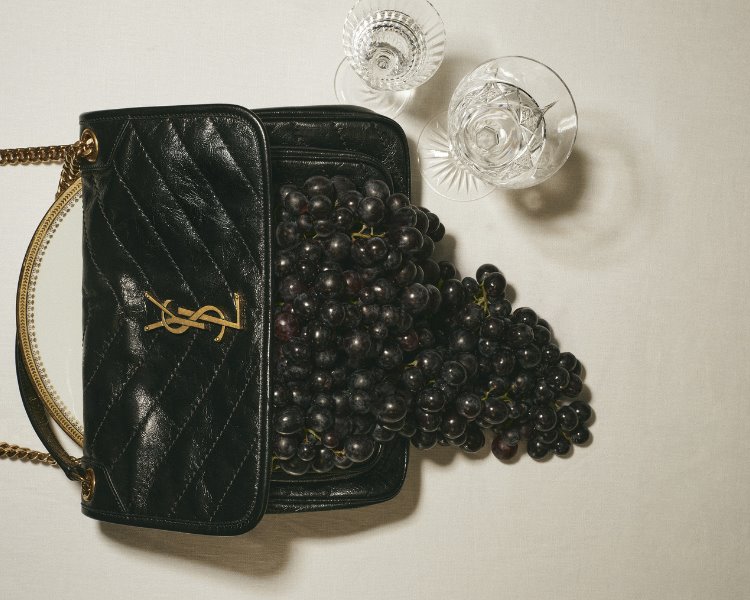 Saint Laurent, 'Gecenin Cazibesi' adlı yılbaşı kampanyasıyla duyuları besliyor