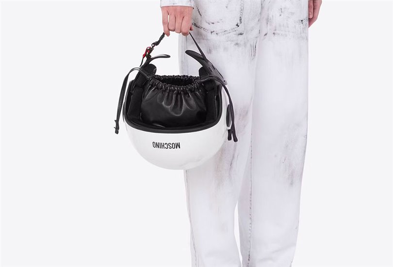 Moschino motosiklet kaskını çantaya dönüştürdü