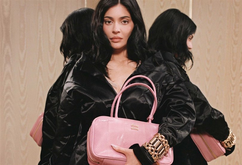 Miu Miu Sonbahar/Koş 2025 kampanyası: Feminenlikler