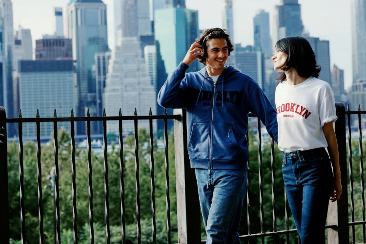 Mavi ve Brooklyn Industries, 90’ların şehir kültürünü ortak koleksiyonda buluşturuyor