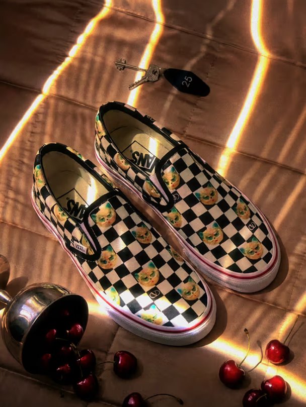 Valentino Garavani ve Vans, sneaker iş birliklerinin ikinci bölümüyle geri dönüyor.