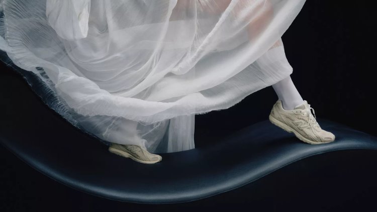 ROSALÍA, New Balance 204L kampanyasında mirası romantik bir hale getiriyor