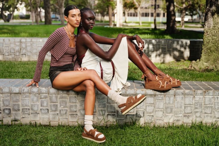 Elsa Hosk, UGG’larınızı yazın nasıl giyeceğinizi gösteriyor