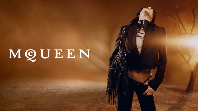McQueen'in SS26 kampanyası kadının gücünü yansıtıyor