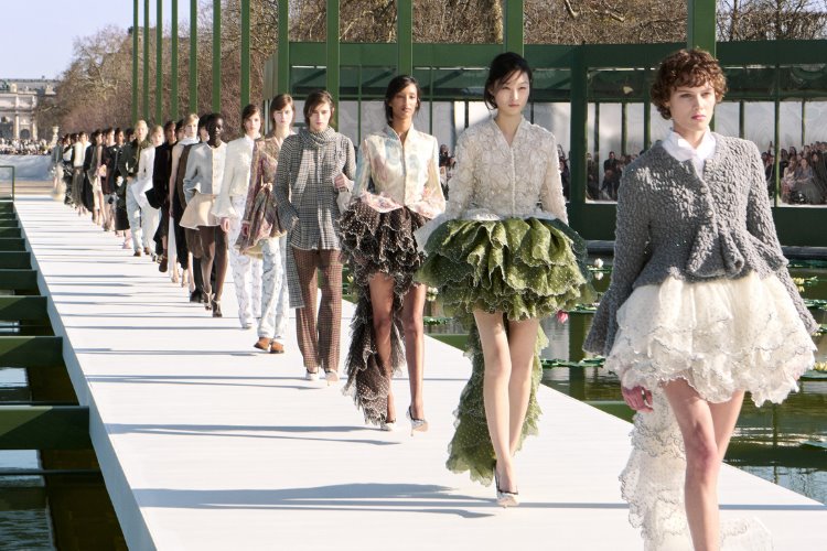 Dior Sonbahar-Kış 2026-2027 defilesi göz kamaştırdı