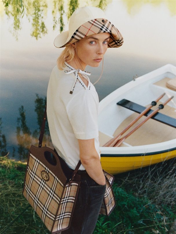 Burberry, 2026 sonbaharı için kırsal bölgeye yöneliyor