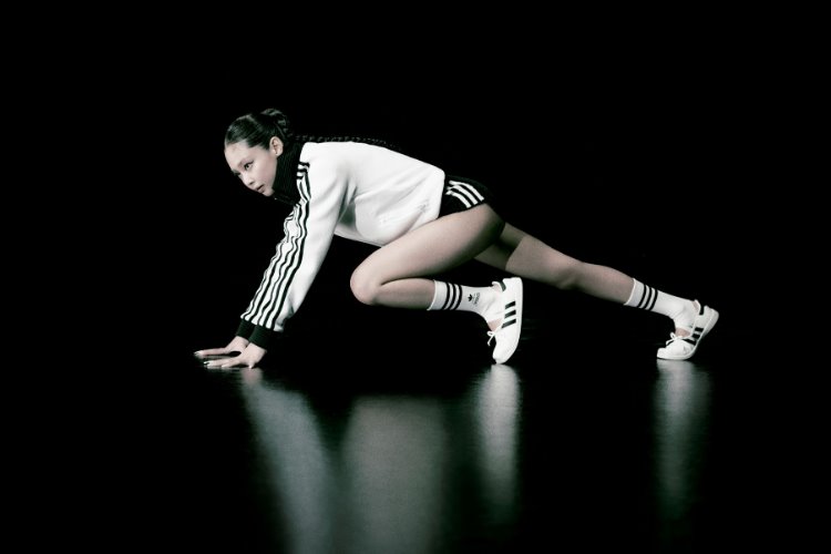 JENNIE imzalı ilk adidas Originals koleksiyonu görücüye çıktı