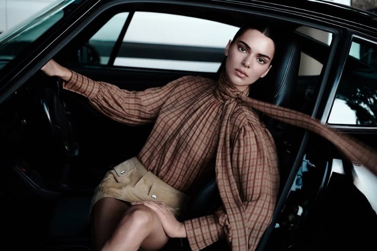 Kendall Jenner, FRAME’in 2026 Sonbahar kampanyasında Los Angeles’ı keşfediyor  